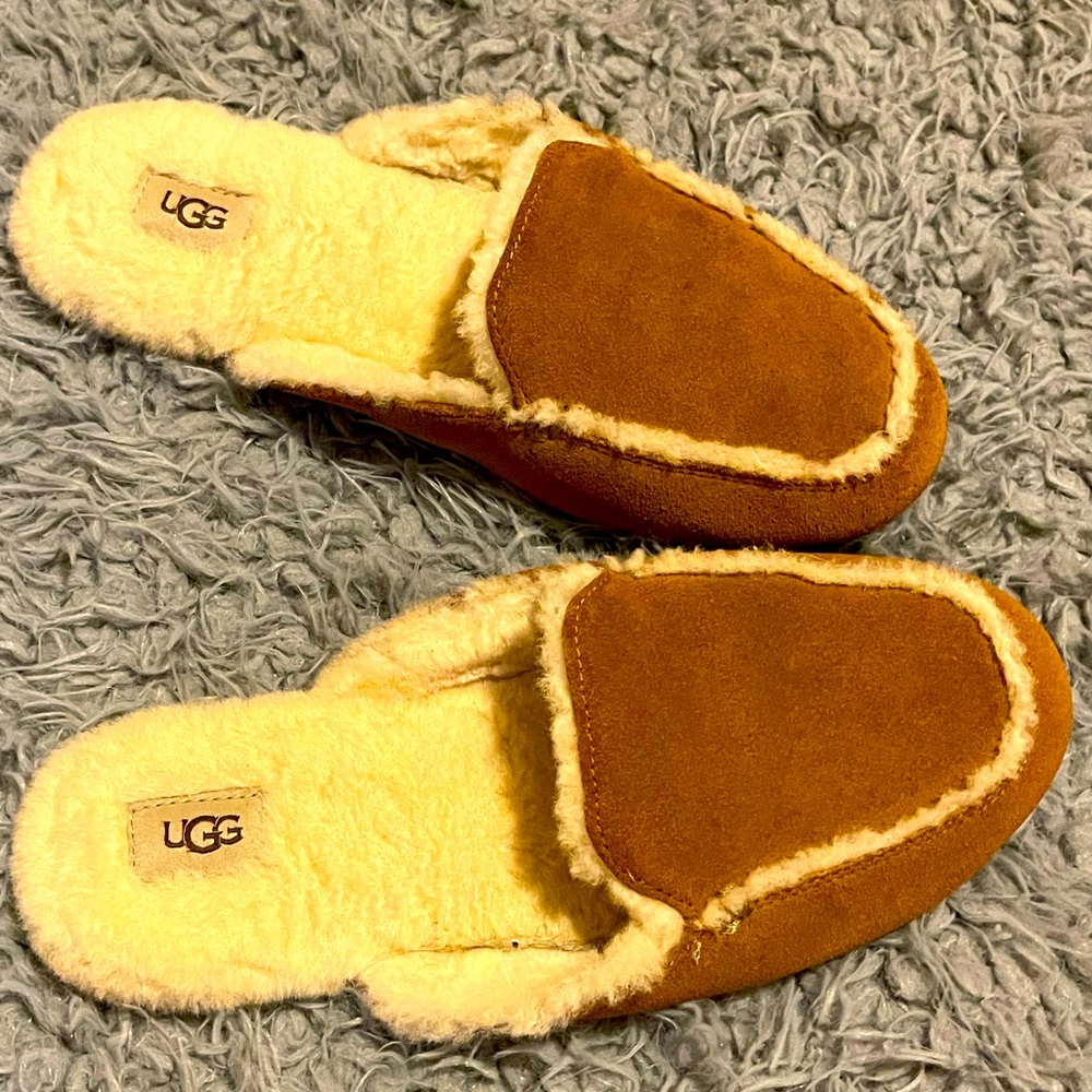 UGGS slippers